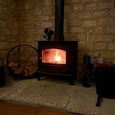 Cosy Cotswold Lodge By Your Home Here - Summer Sale For 3 Plus Nights - Ideal For Families With Log-Burner, Spa, Private Parking And Heated Swimming Pools Ashton Keynes Bagian luar foto