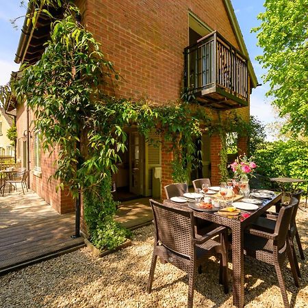 Cosy Cotswold Lodge By Your Home Here - Summer Sale For 3 Plus Nights - Ideal For Families With Log-Burner, Spa, Private Parking And Heated Swimming Pools Ashton Keynes Bagian luar foto