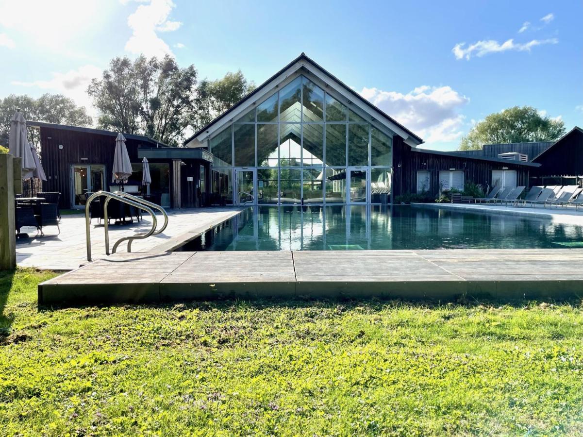 Cosy Cotswold Lodge By Your Home Here - Summer Sale For 3 Plus Nights - Ideal For Families With Log-Burner, Spa, Private Parking And Heated Swimming Pools Ashton Keynes Bagian luar foto