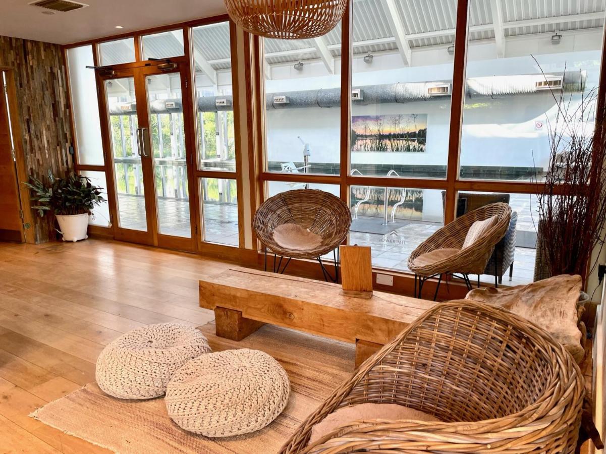 Cosy Cotswold Lodge By Your Home Here - Summer Sale For 3 Plus Nights - Ideal For Families With Log-Burner, Spa, Private Parking And Heated Swimming Pools Ashton Keynes Bagian luar foto