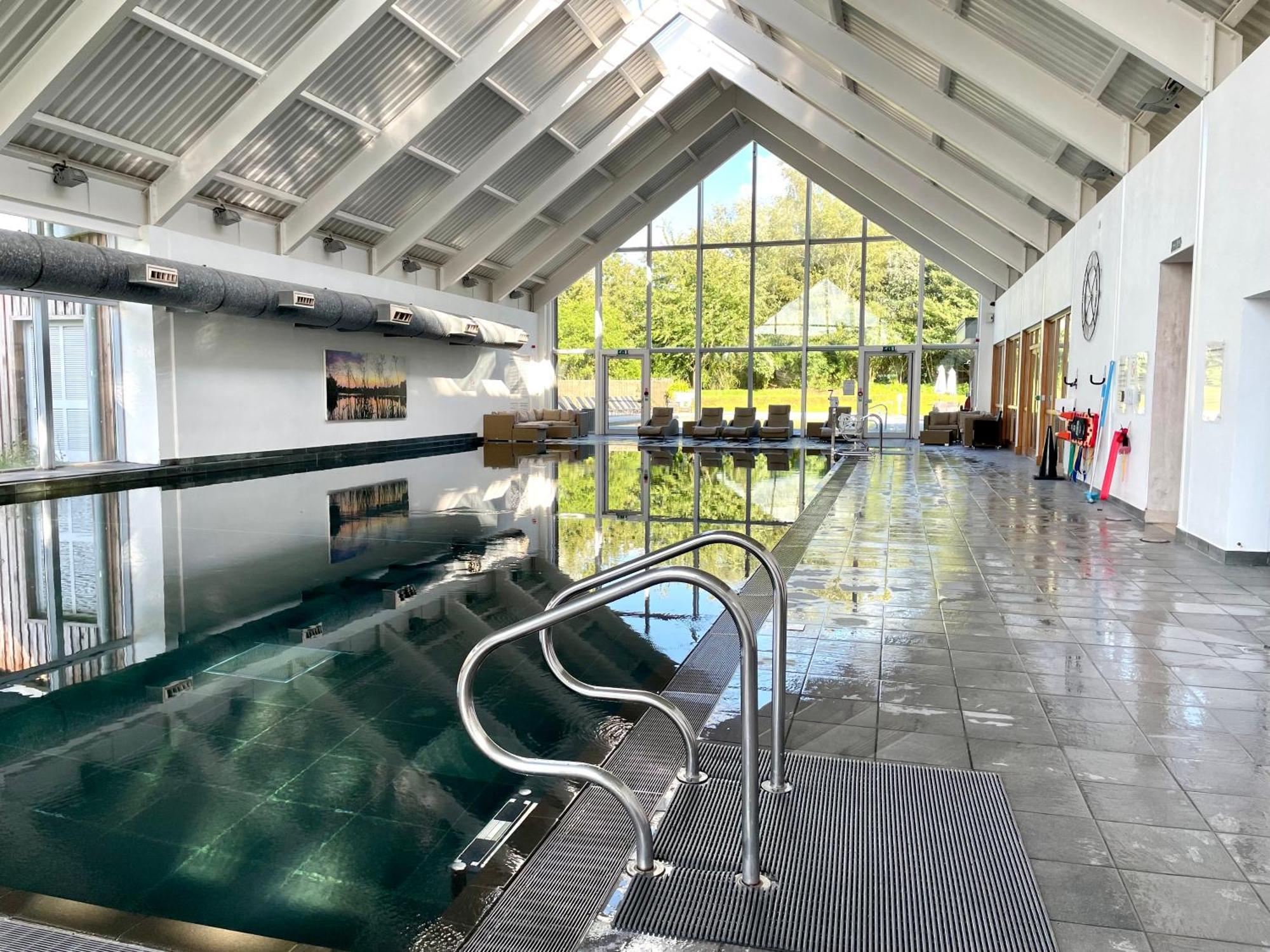 Cosy Cotswold Lodge By Your Home Here - Summer Sale For 3 Plus Nights - Ideal For Families With Log-Burner, Spa, Private Parking And Heated Swimming Pools Ashton Keynes Bagian luar foto