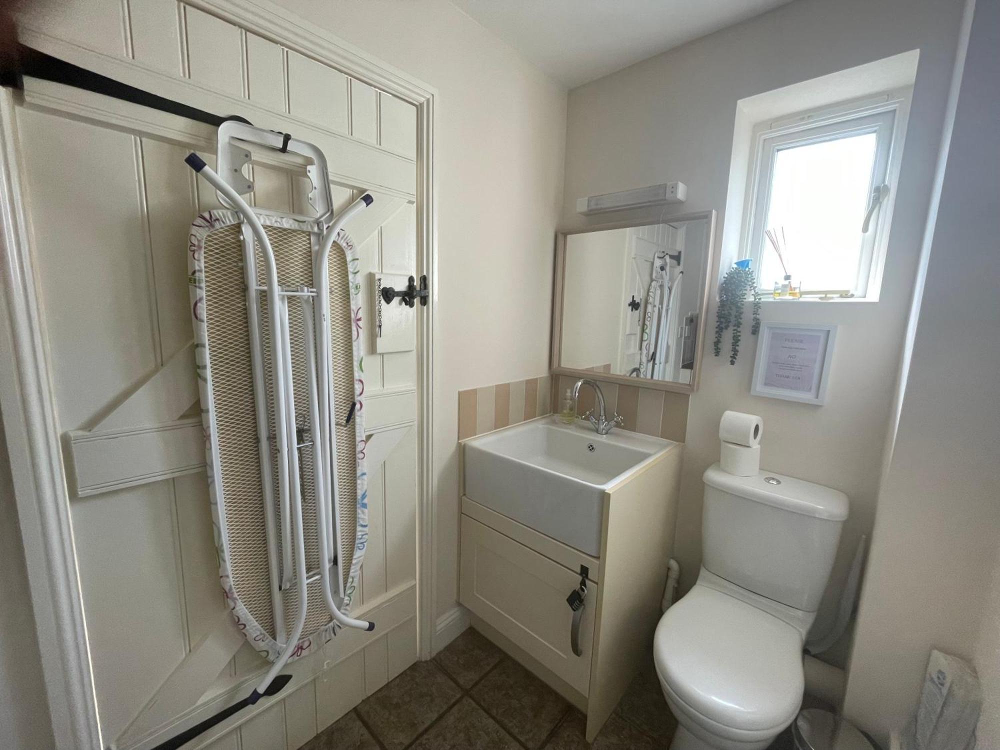 Cosy Cotswold Lodge By Your Home Here - Summer Sale For 3 Plus Nights - Ideal For Families With Log-Burner, Spa, Private Parking And Heated Swimming Pools Ashton Keynes Bagian luar foto