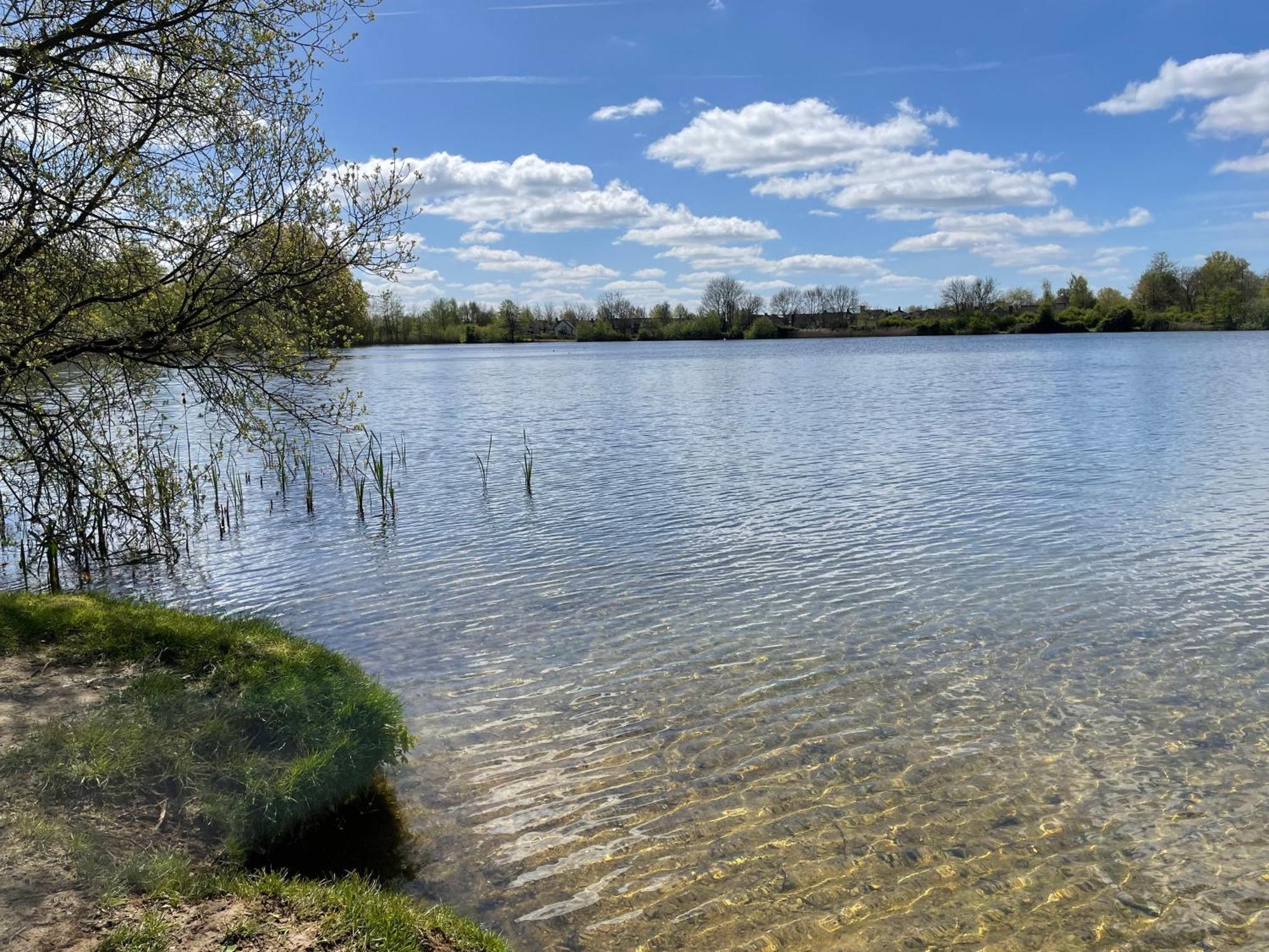 Cosy Cotswold Lodge By Your Home Here - Summer Sale For 3 Plus Nights - Ideal For Families With Log-Burner, Spa, Private Parking And Heated Swimming Pools Ashton Keynes Bagian luar foto