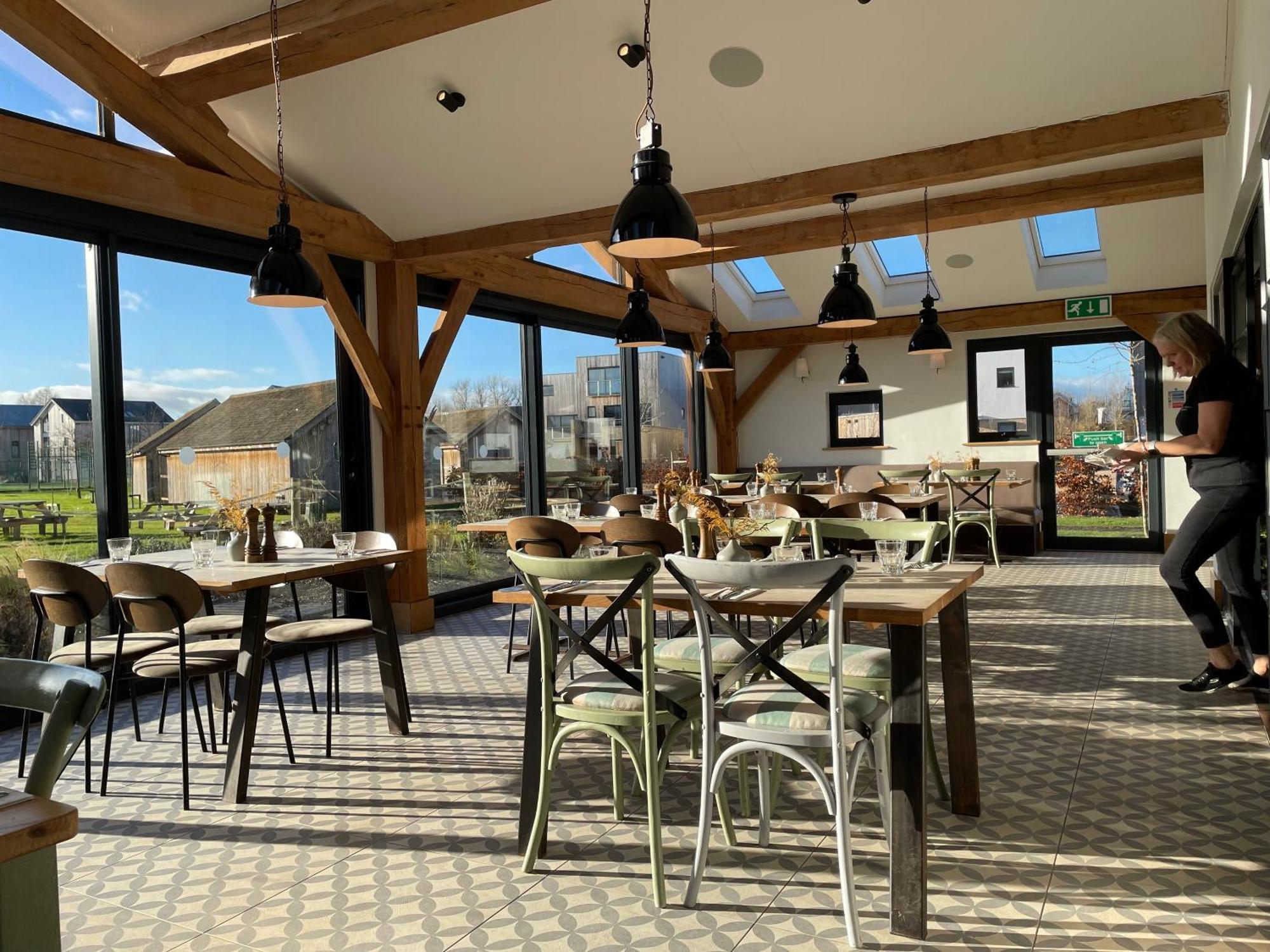 Cosy Cotswold Lodge By Your Home Here - Summer Sale For 3 Plus Nights - Ideal For Families With Log-Burner, Spa, Private Parking And Heated Swimming Pools Ashton Keynes Bagian luar foto