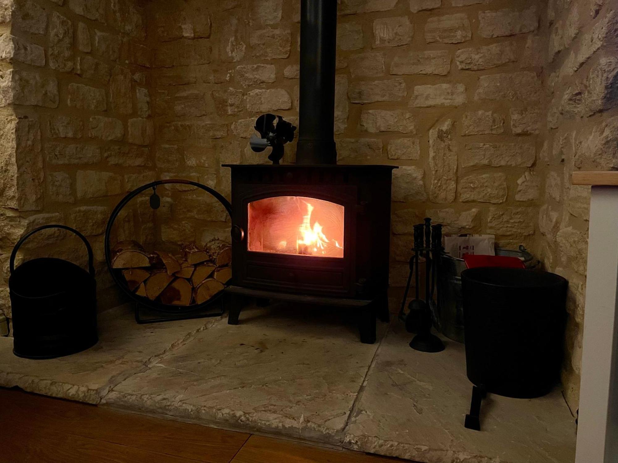Cosy Cotswold Lodge By Your Home Here - Summer Sale For 3 Plus Nights - Ideal For Families With Log-Burner, Spa, Private Parking And Heated Swimming Pools Ashton Keynes Bagian luar foto