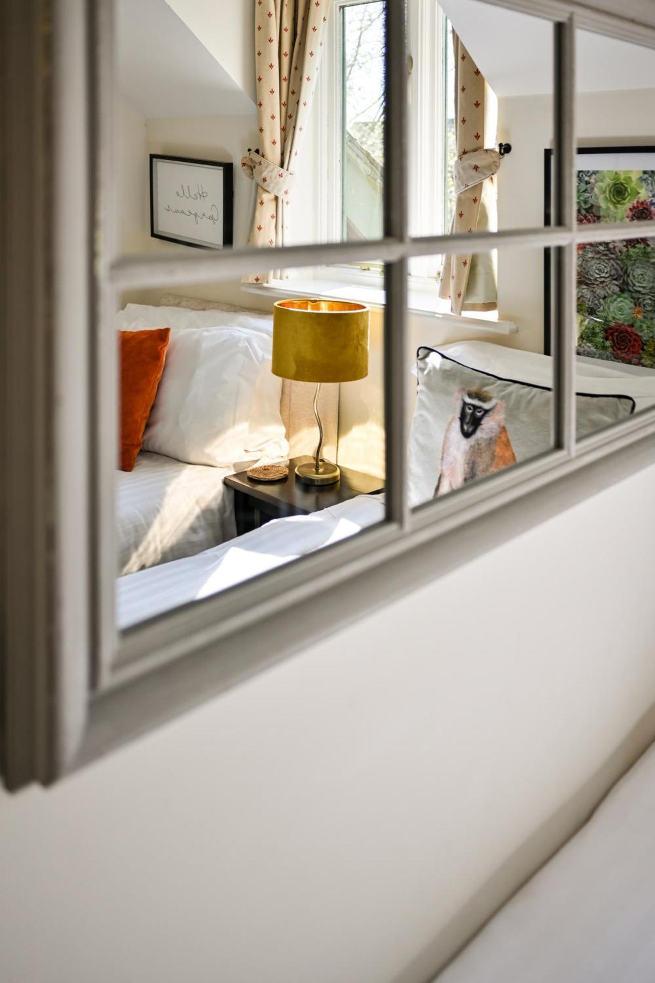 Cosy Cotswold Lodge By Your Home Here - Summer Sale For 3 Plus Nights - Ideal For Families With Log-Burner, Spa, Private Parking And Heated Swimming Pools Ashton Keynes Bagian luar foto