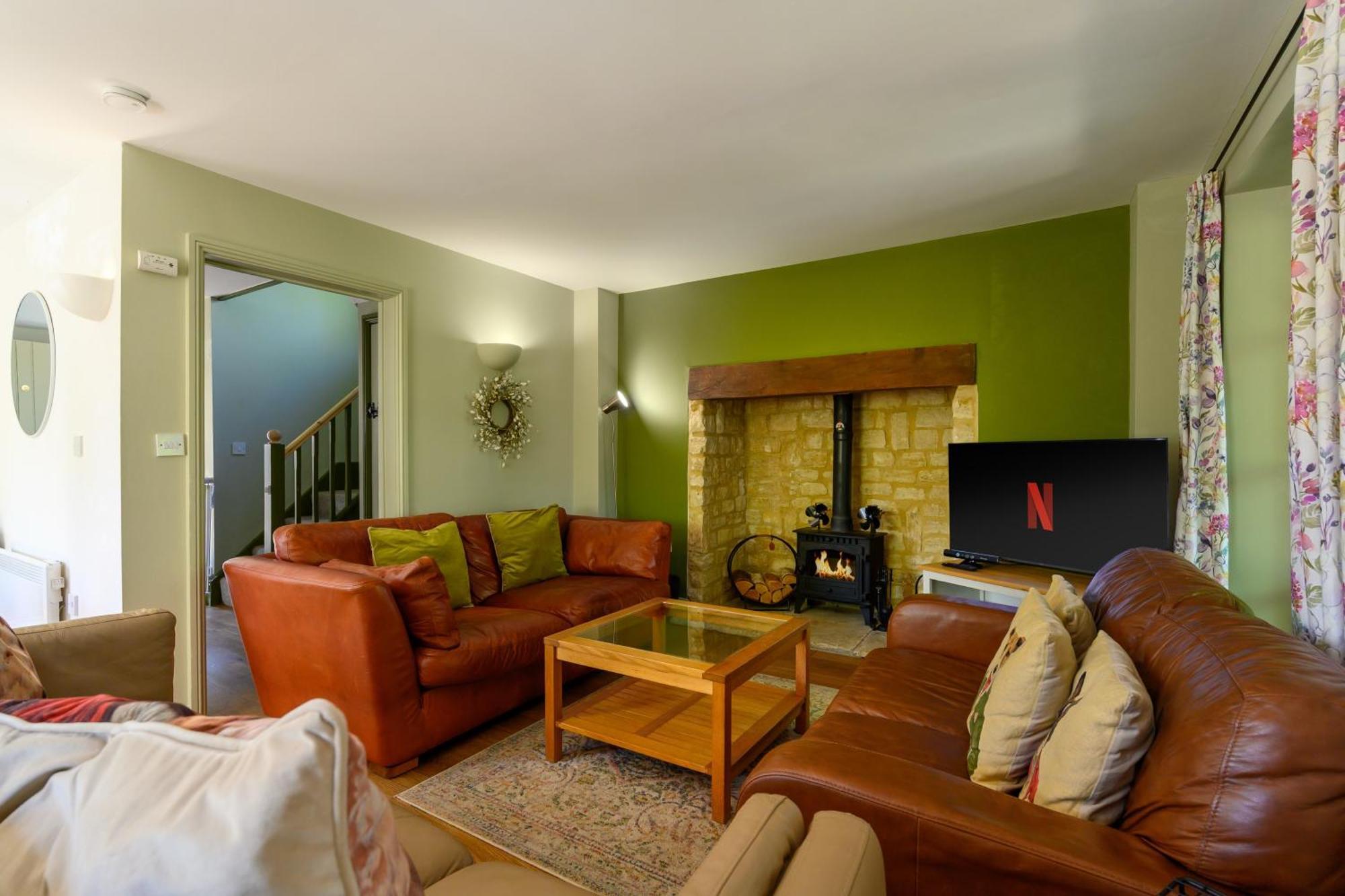 Cosy Cotswold Lodge By Your Home Here - Summer Sale For 3 Plus Nights - Ideal For Families With Log-Burner, Spa, Private Parking And Heated Swimming Pools Ashton Keynes Bagian luar foto