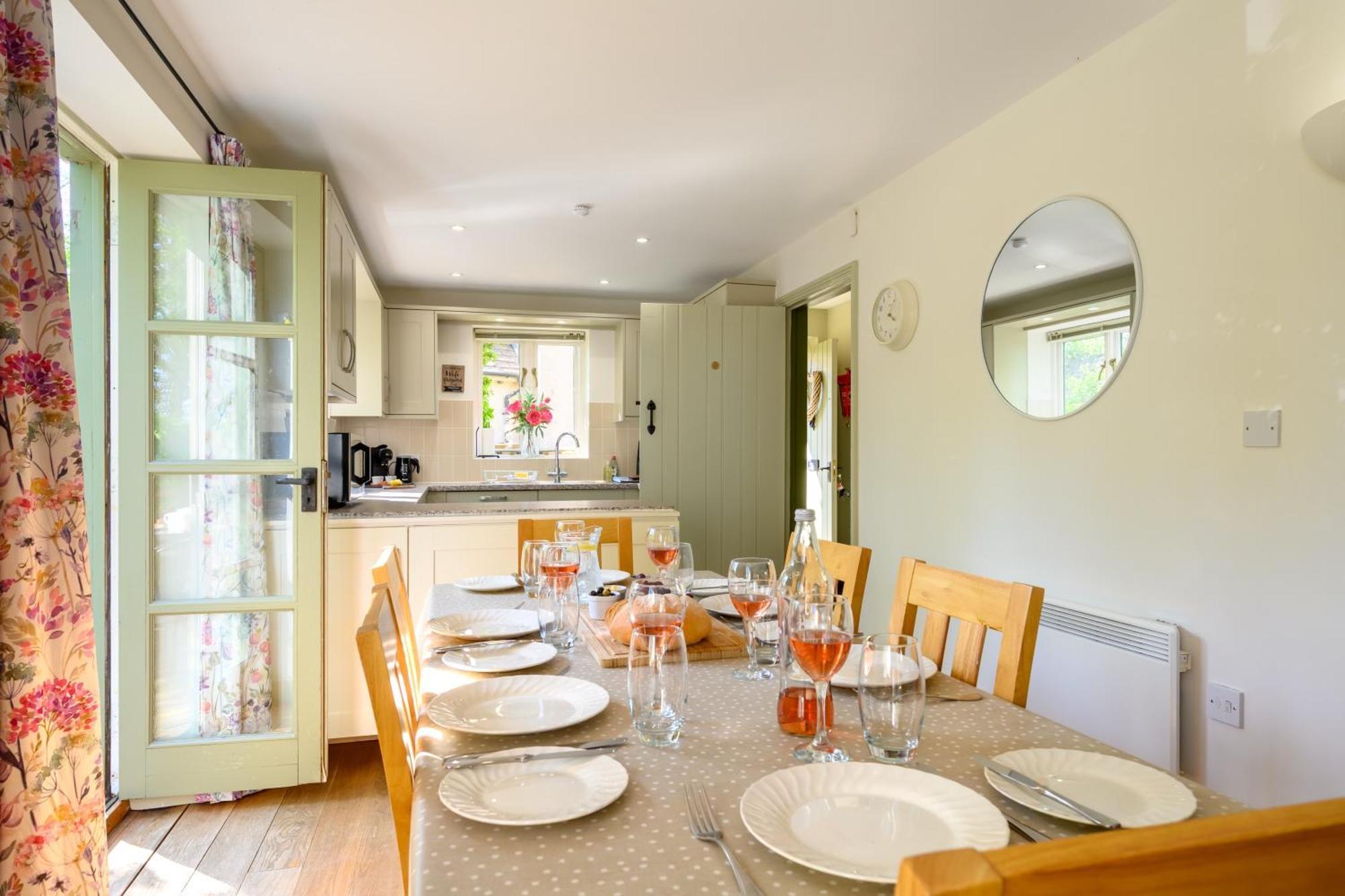 Cosy Cotswold Lodge By Your Home Here - Summer Sale For 3 Plus Nights - Ideal For Families With Log-Burner, Spa, Private Parking And Heated Swimming Pools Ashton Keynes Bagian luar foto