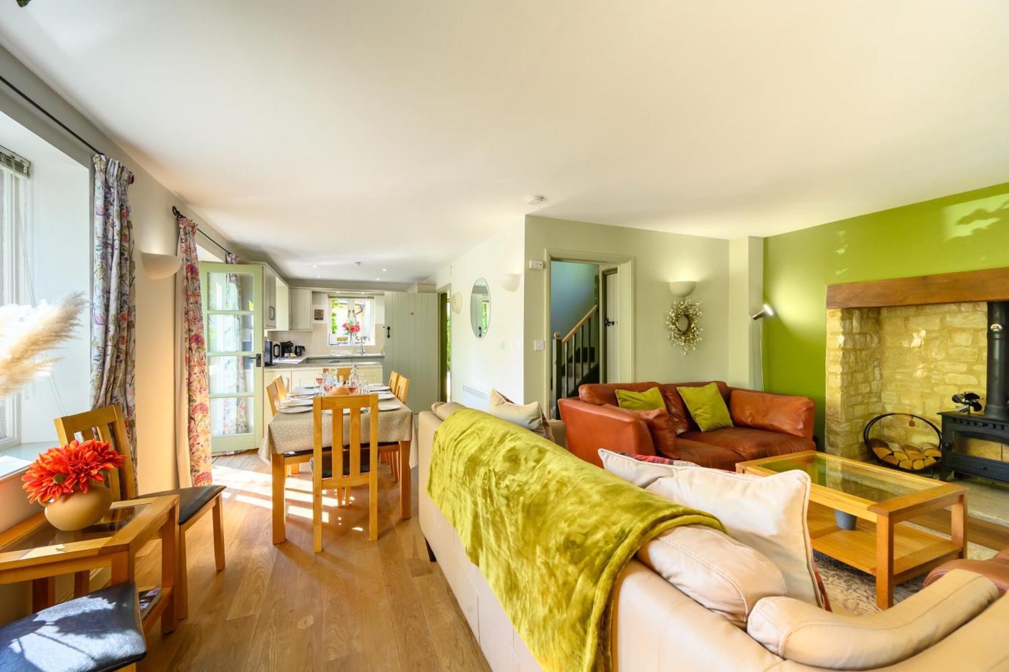 Cosy Cotswold Lodge By Your Home Here - Summer Sale For 3 Plus Nights - Ideal For Families With Log-Burner, Spa, Private Parking And Heated Swimming Pools Ashton Keynes Bagian luar foto