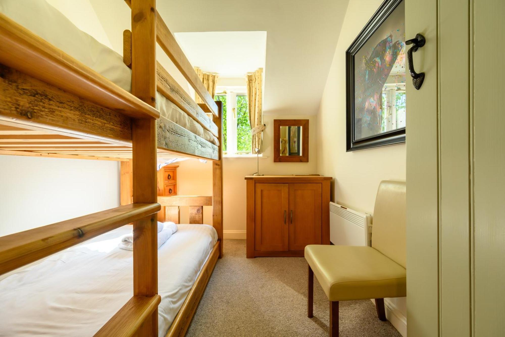 Cosy Cotswold Lodge By Your Home Here - Summer Sale For 3 Plus Nights - Ideal For Families With Log-Burner, Spa, Private Parking And Heated Swimming Pools Ashton Keynes Bagian luar foto