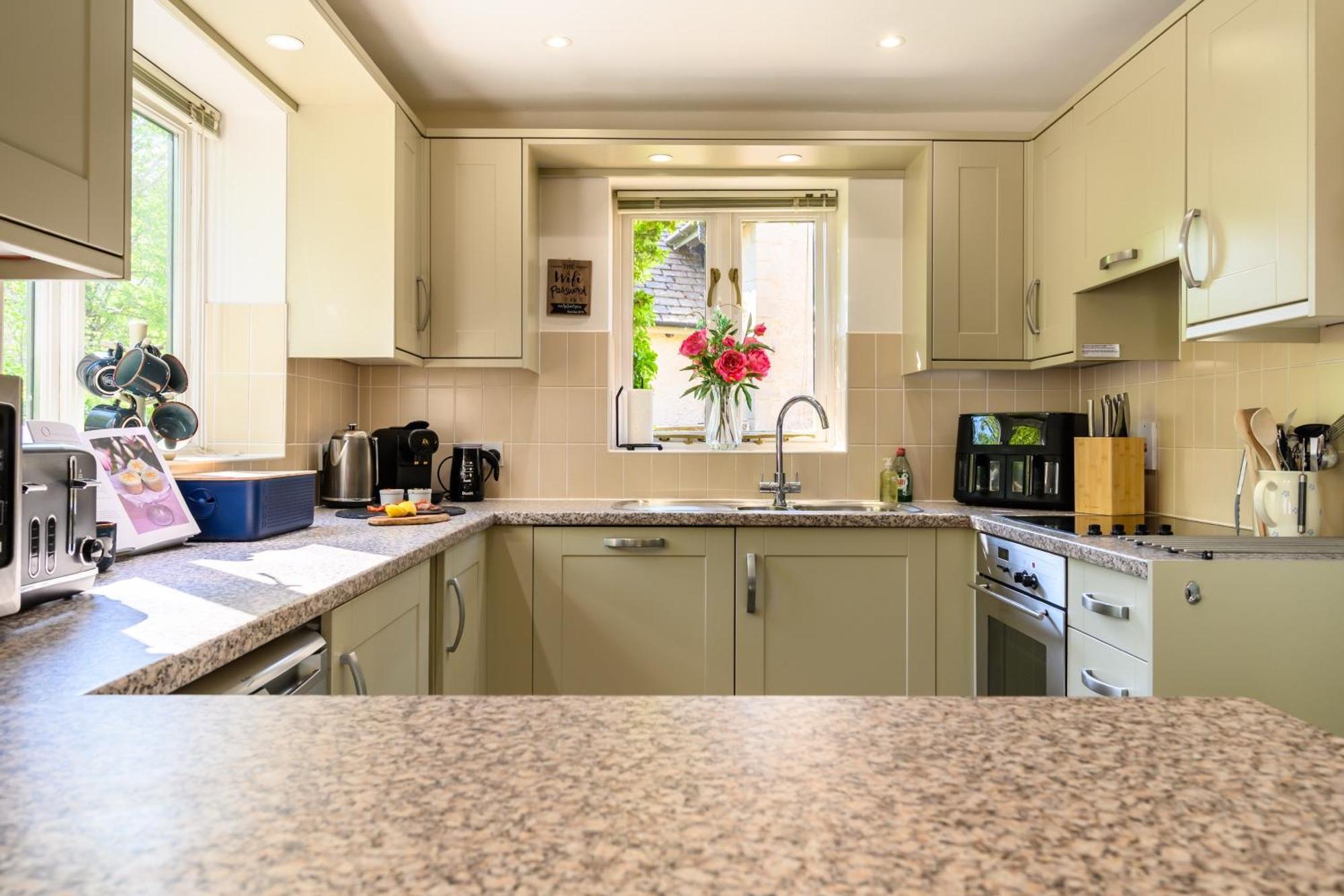 Cosy Cotswold Lodge By Your Home Here - Summer Sale For 3 Plus Nights - Ideal For Families With Log-Burner, Spa, Private Parking And Heated Swimming Pools Ashton Keynes Bagian luar foto
