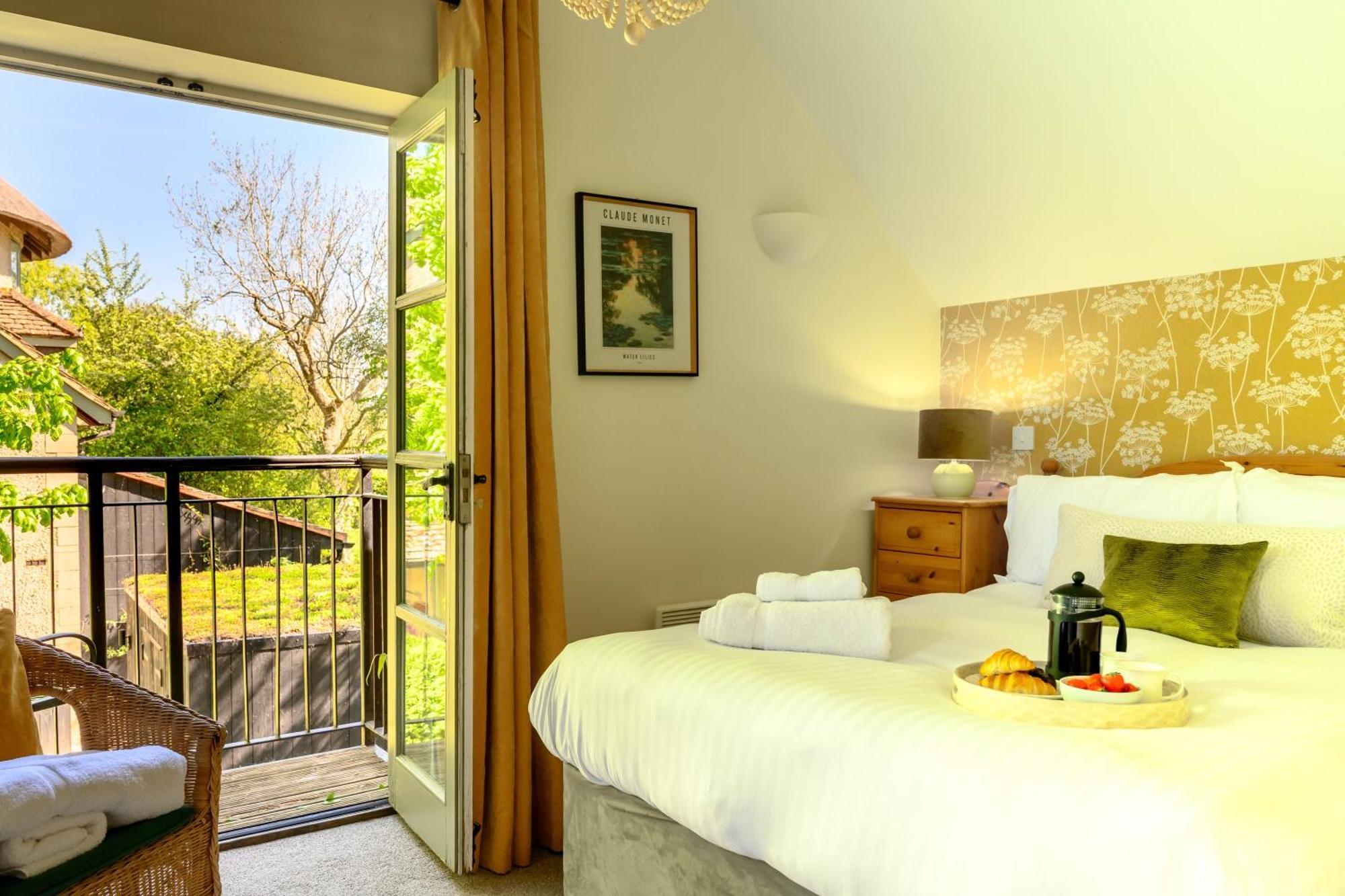 Cosy Cotswold Lodge By Your Home Here - Summer Sale For 3 Plus Nights - Ideal For Families With Log-Burner, Spa, Private Parking And Heated Swimming Pools Ashton Keynes Bagian luar foto